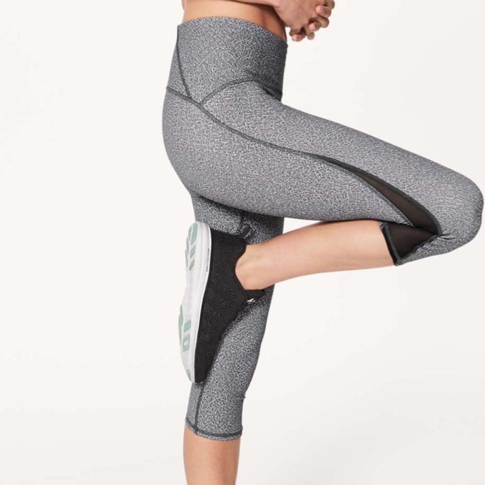 Lululemon Train Times Crop size 4 - Picture 3 of 15